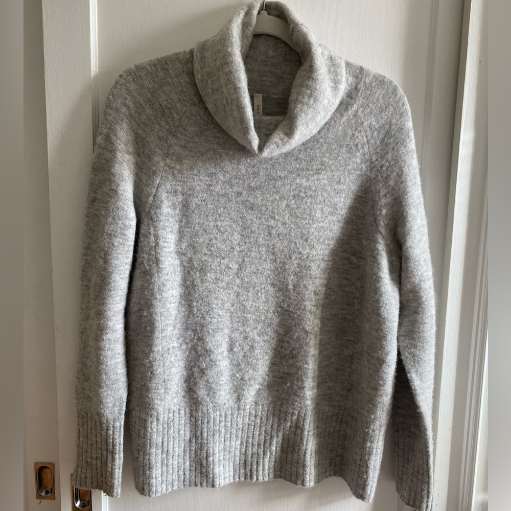 Babaton sweater